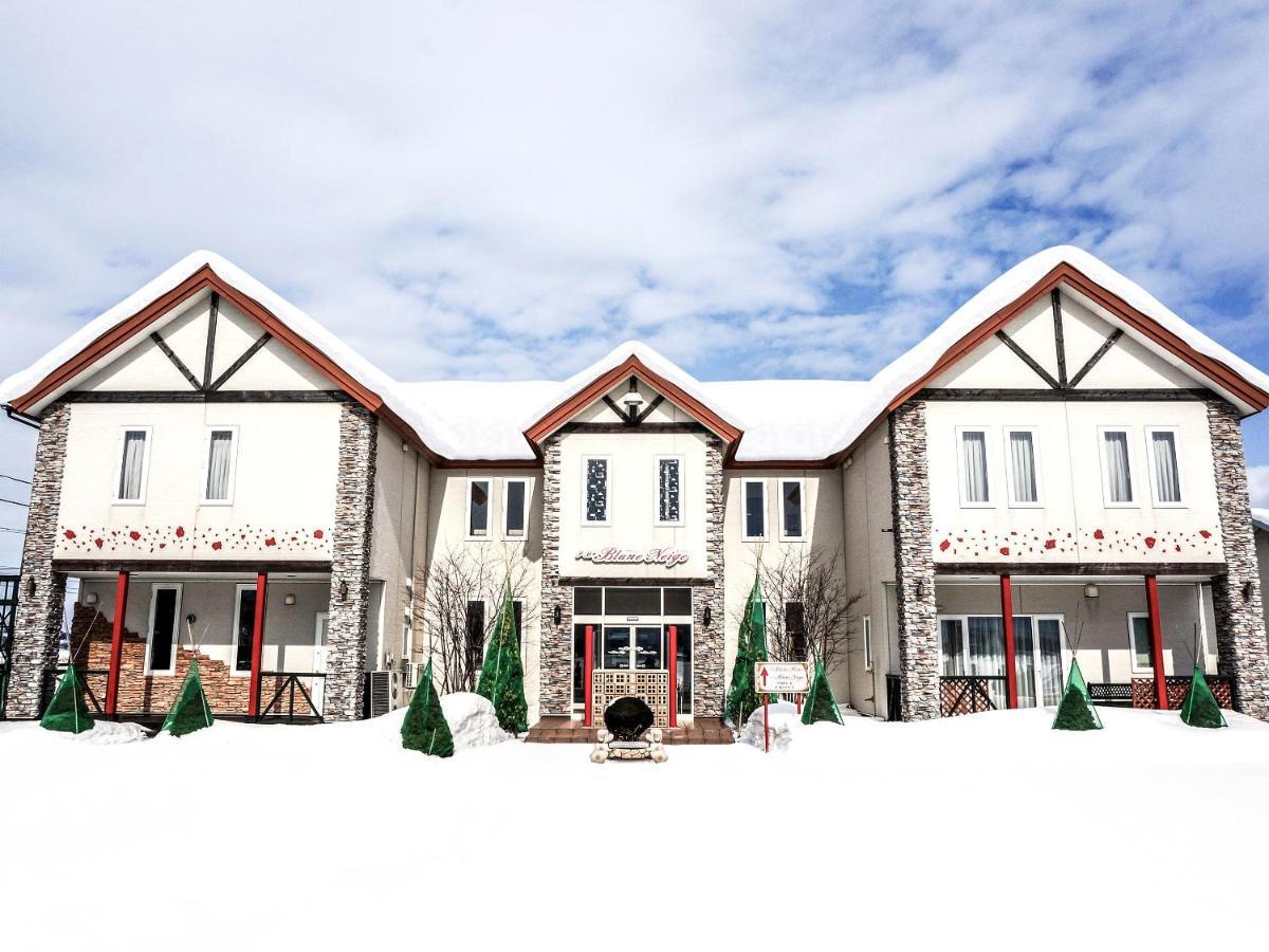 Petit Hotel Blaneneige Nakafurano Exterior foto